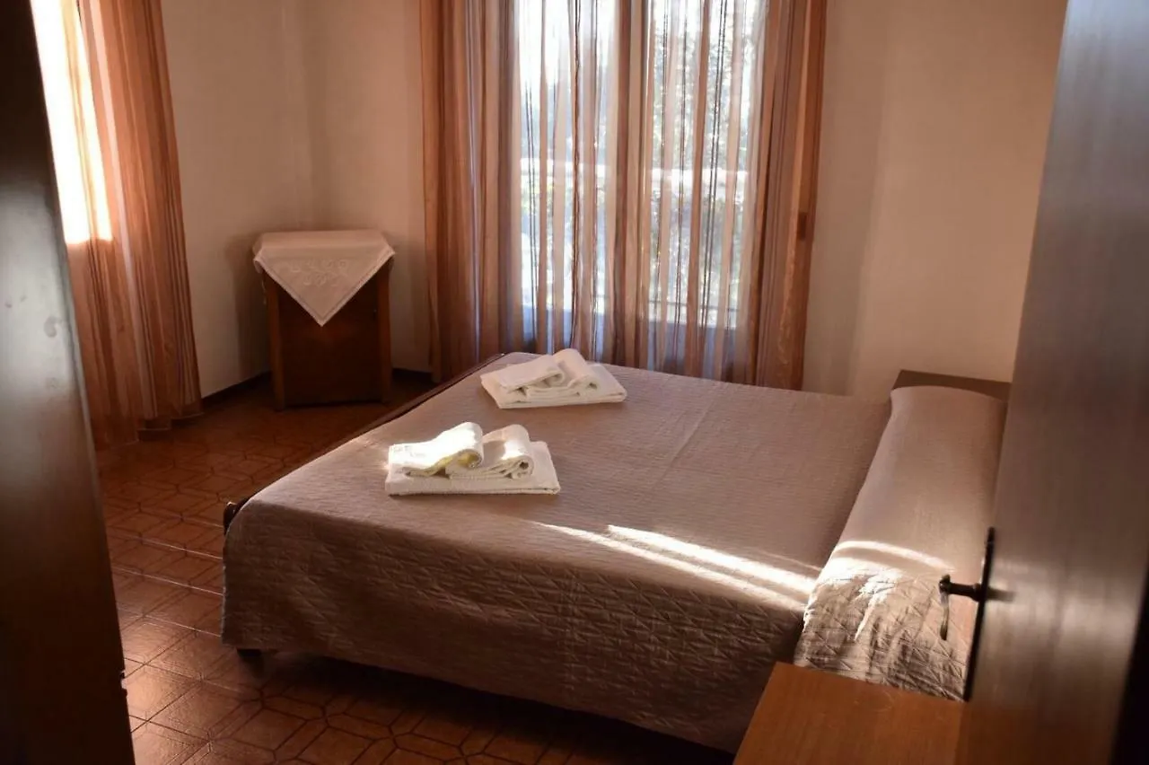 Casa Vacanze Ester Brenzone sul Garda 0*,  Itálie